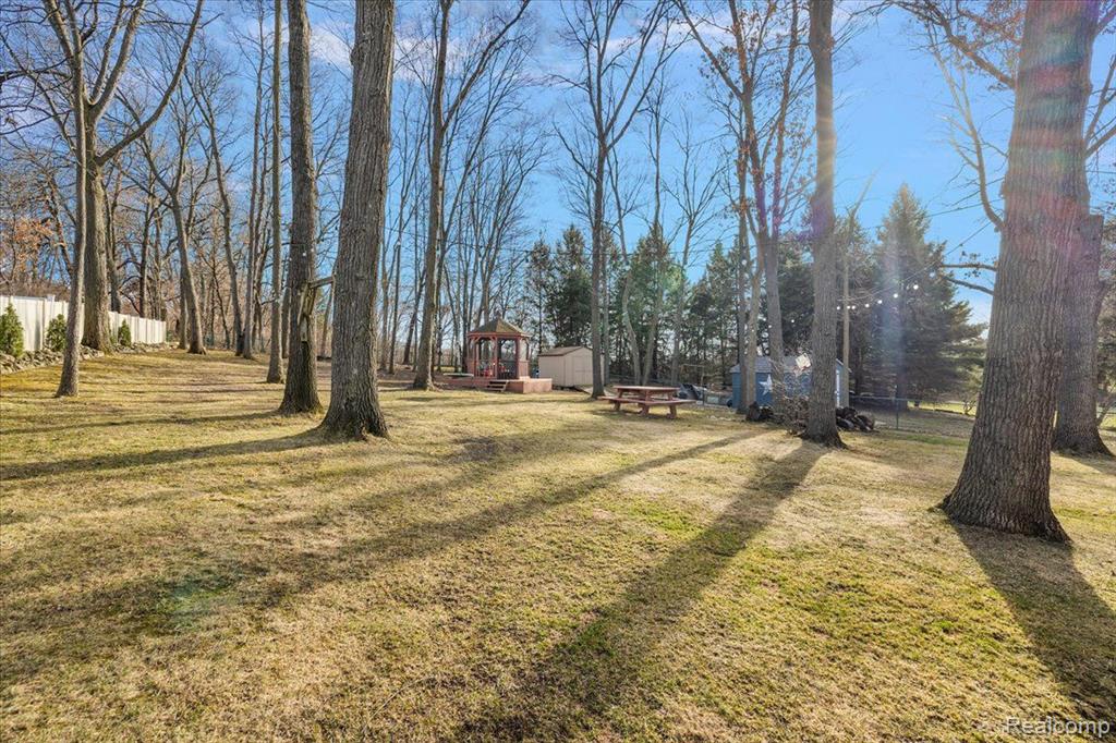 5621 SALLY Road, Clarkston, MI 48348 — Photo 60