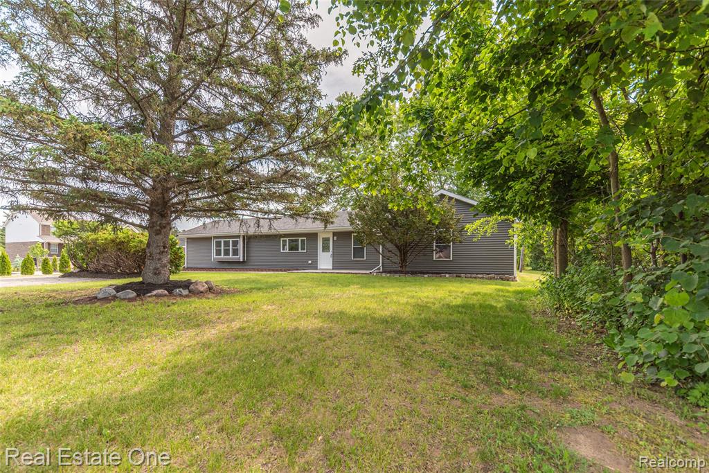 912 N Wixom Road, Wixom, MI 48393