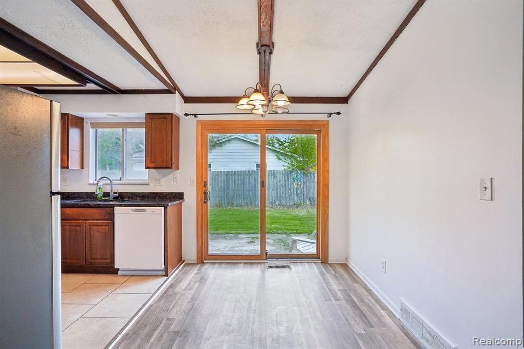 717 Murphy Court, Linden, MI 48451 — Photo 8