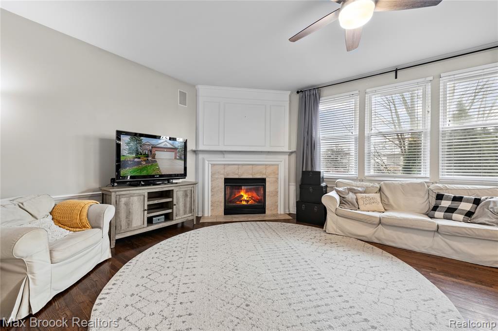 9894 High Meadow Drive, Ypsilanti, MI 48198 — Photo 9