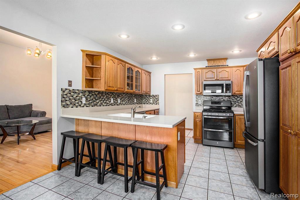 887 E Gordonville Road, Midland, MI 48640 — Photo 2