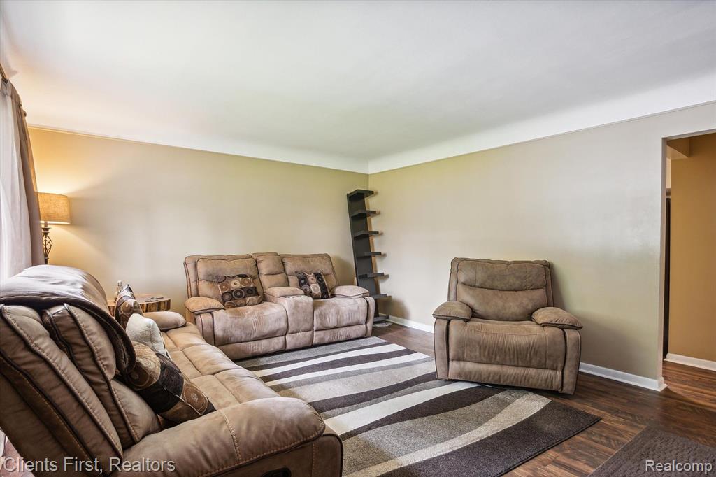 9243 HIX Road, Livonia, MI 48150 — Photo 6