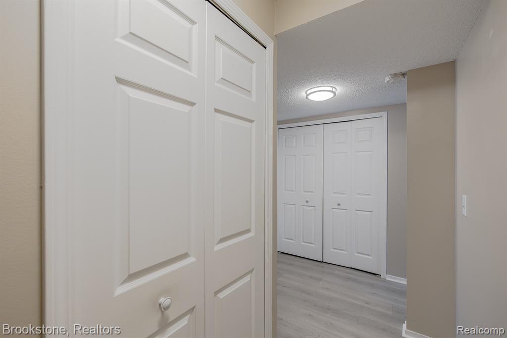 5078 Harbor Oak Drive, 40, Waterford, MI 48329 — Photo 8