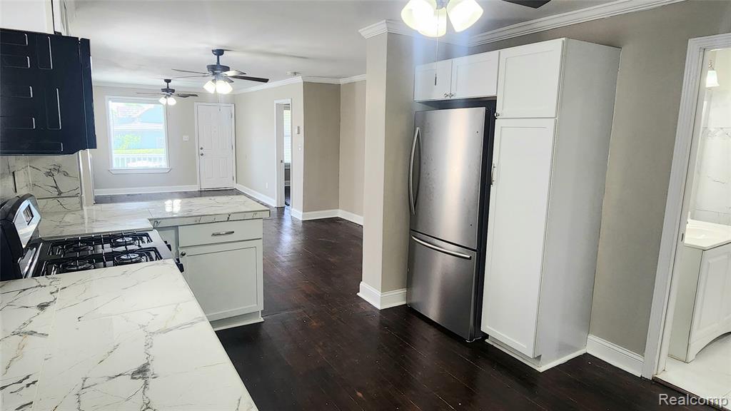 876 Vinewood Street, Wyandotte, MI 48192 — Photo 13