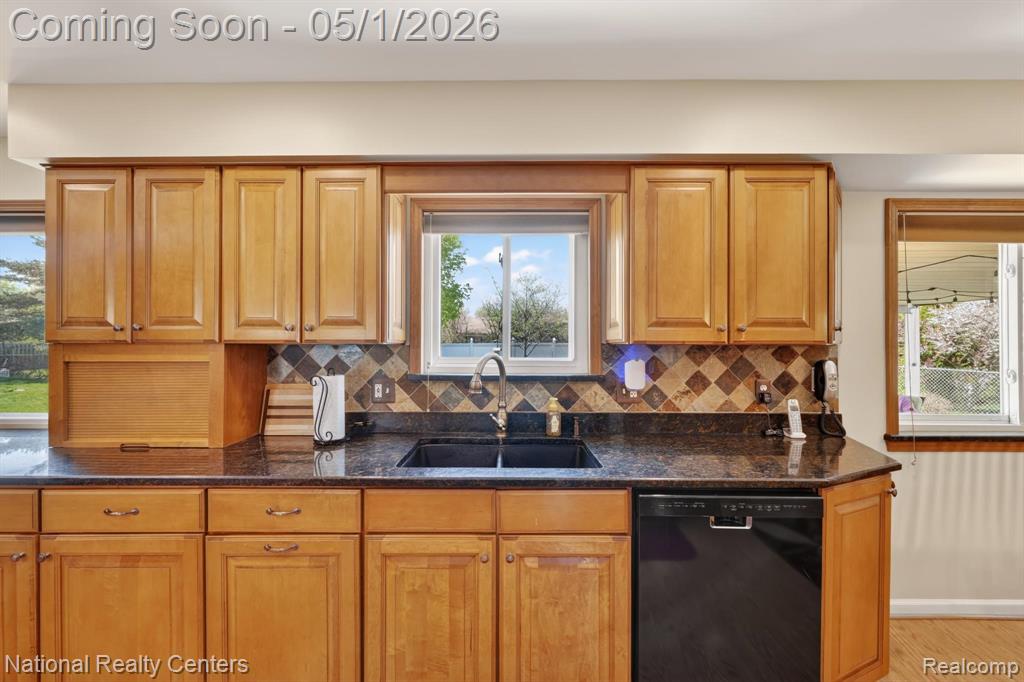 7221 Emerson Drive, Canton, MI 48187 — Photo 18