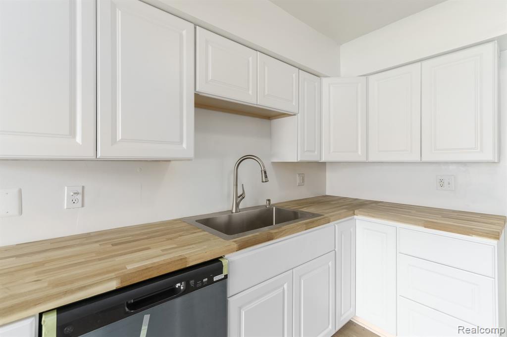 3104 Woods Circle, Detroit, MI 48207 — Photo 19
