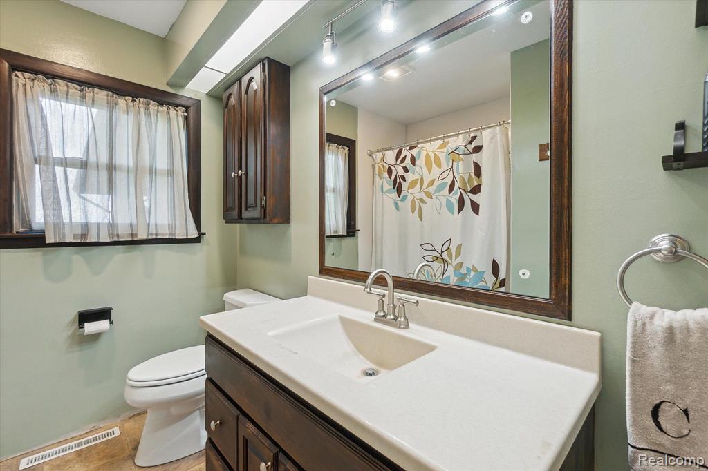 4466 VAN VLEET Road, Swartz Creek, MI 48473 — Photo 21