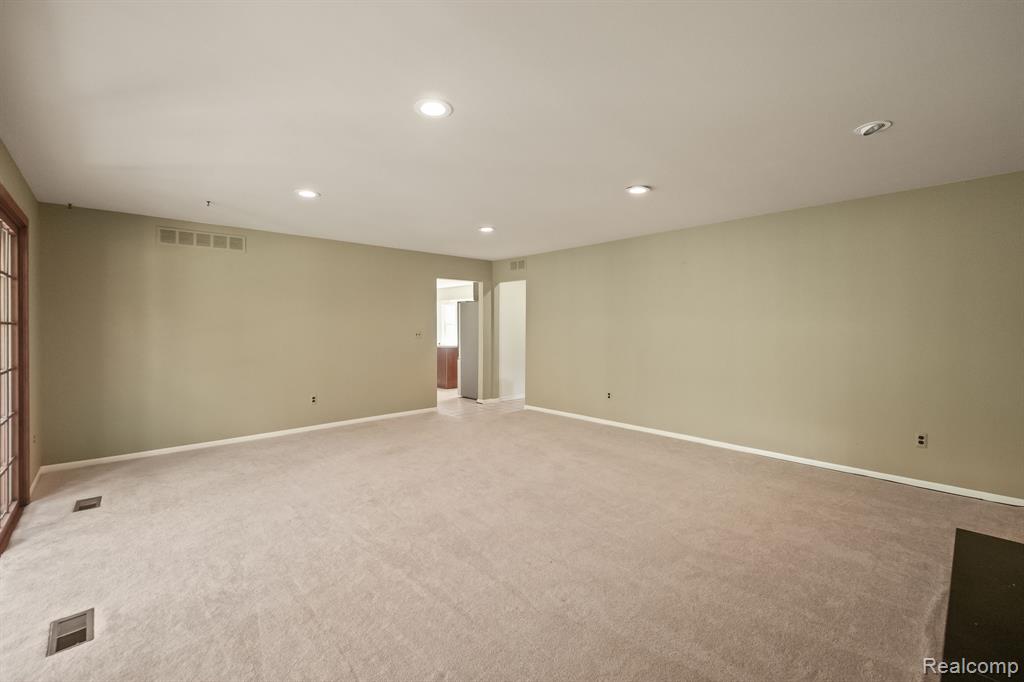 663 Lake Forest Road, Troy, MI 48309 — Photo 5