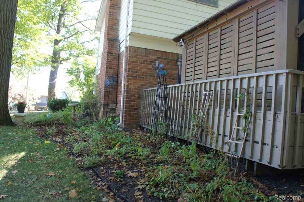 4619 Curtis Lane, Clarkston, MI — Photo 34