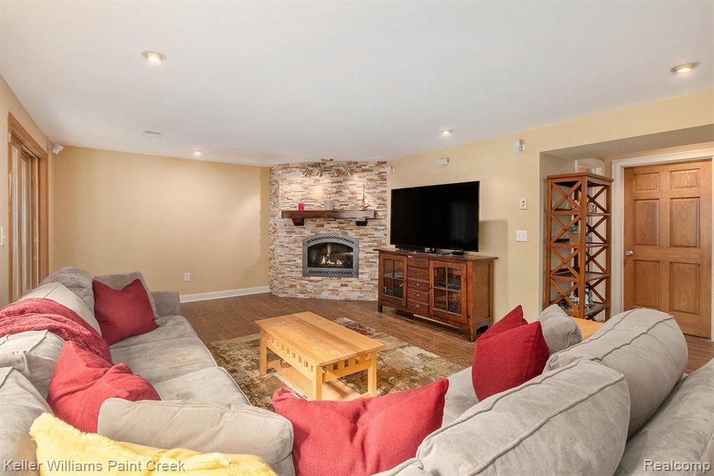 556 ORCHARD RIDGE Drive, Lake Orion, MI 48362 — Photo 23