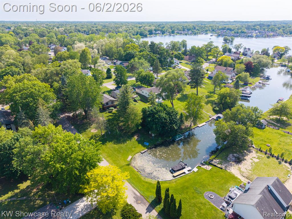 820 Clara Street, Commerce Twp, MI 48390 — Photo 2