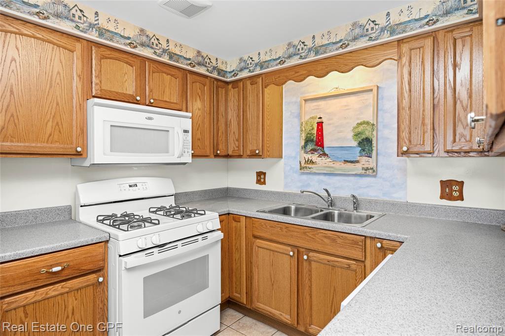 5871 Manor Drive, Fort Gratiot, MI 48059 — Photo 14