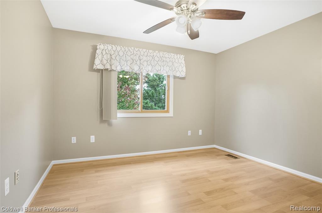 43246 Winterfield Drive, Sterling Heights, MI 48314 — Photo 32