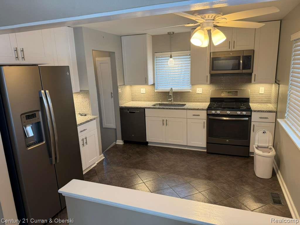 6523 N Vernon Street, Dearborn Heights, MI 48127 — Photo 3