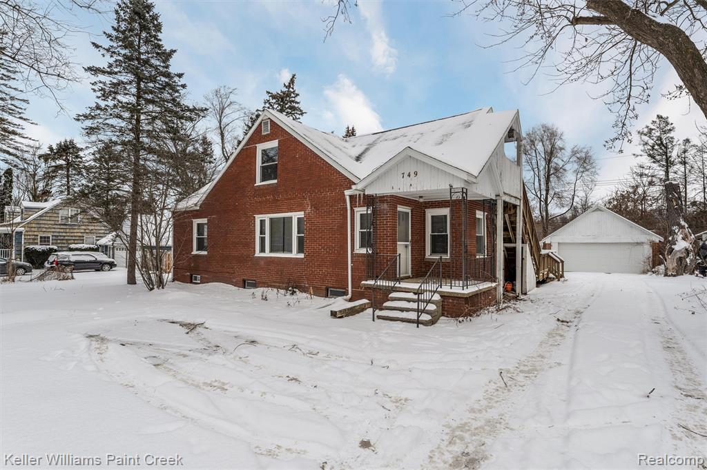 749 Orion Road, Orion, MI 48362 — front exterior