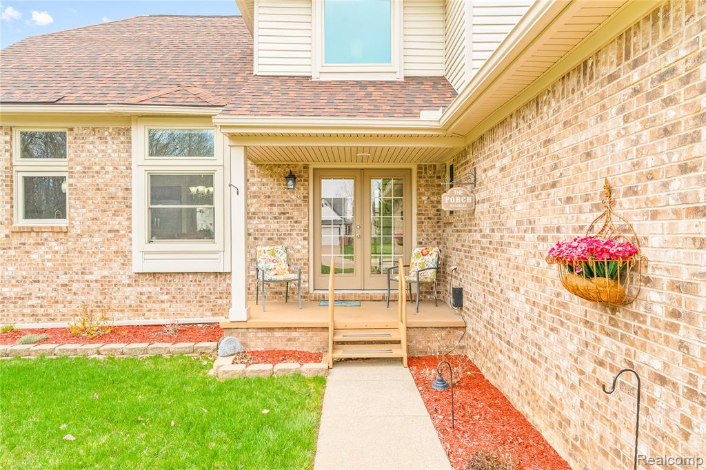 454 BREAKWATER, Belleville, MI 48111 — Photo 2