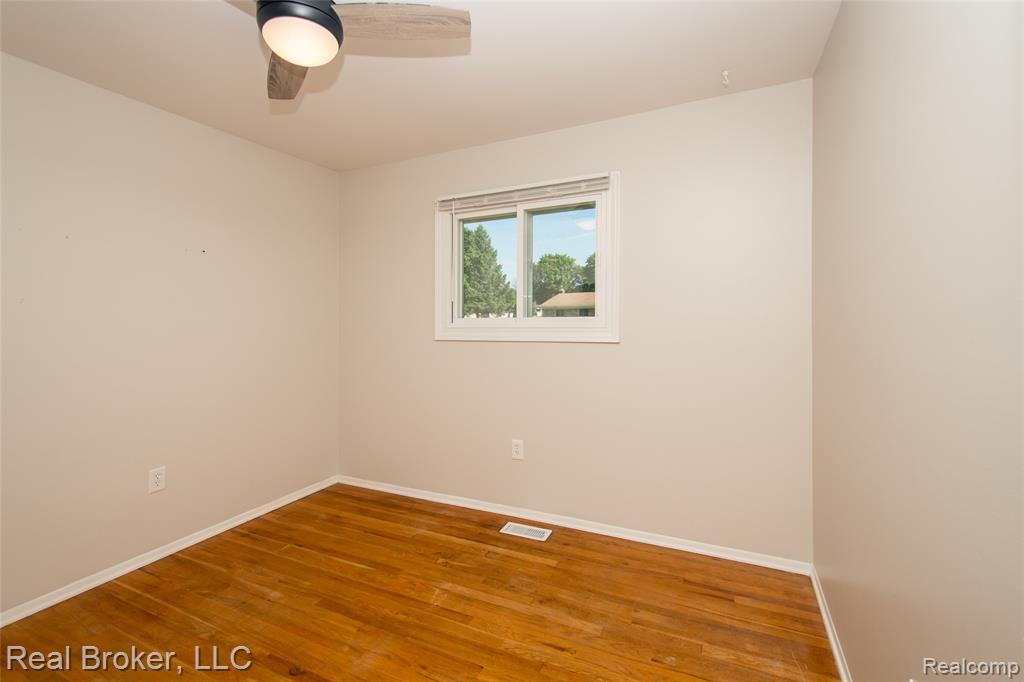5103 Ridgetop Drive, Waterford, MI 48327 — Photo 20
