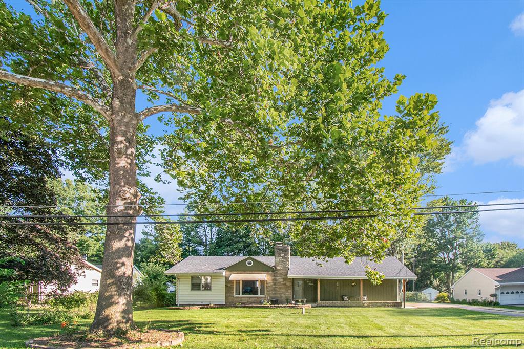 437 E Main Street, Vernon, MI 48476 — front exterior