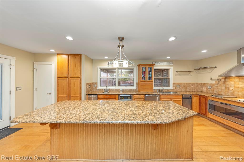 6 ELMSLEIGH Lane, Grosse Pointe, MI 48230 — Photo 10