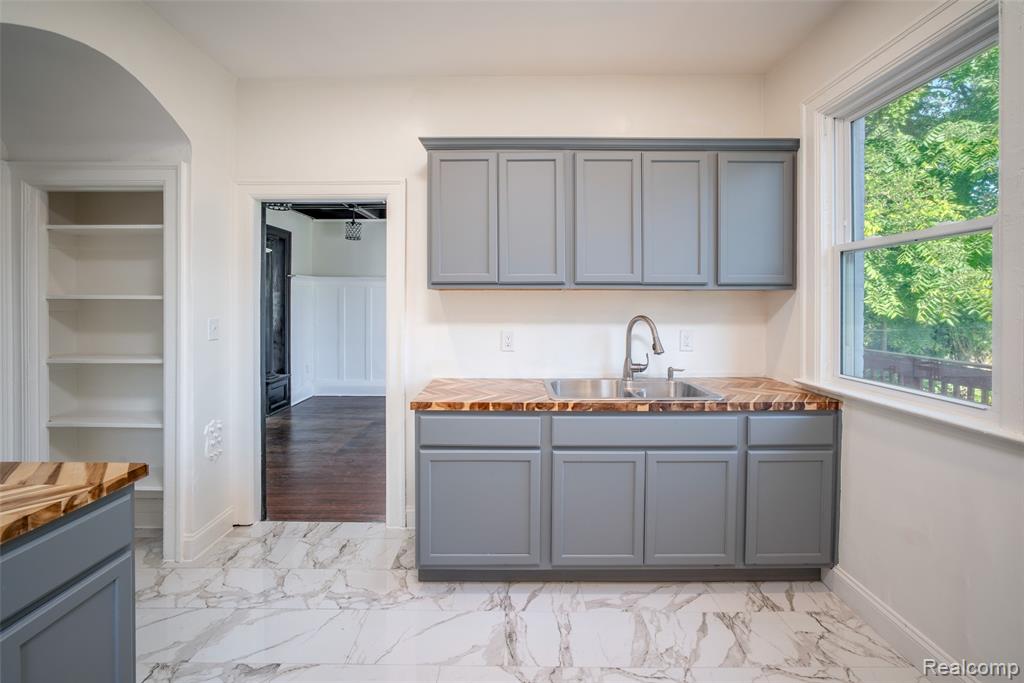 708 Webb Street, Detroit, MI 48202 — Photo 9