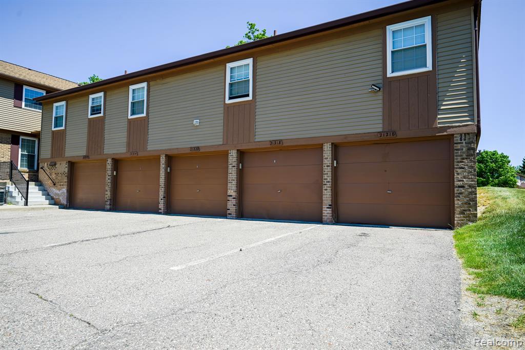 21218 W GLEN HAVEN Circle, Northville, MI 48167 — Photo 37