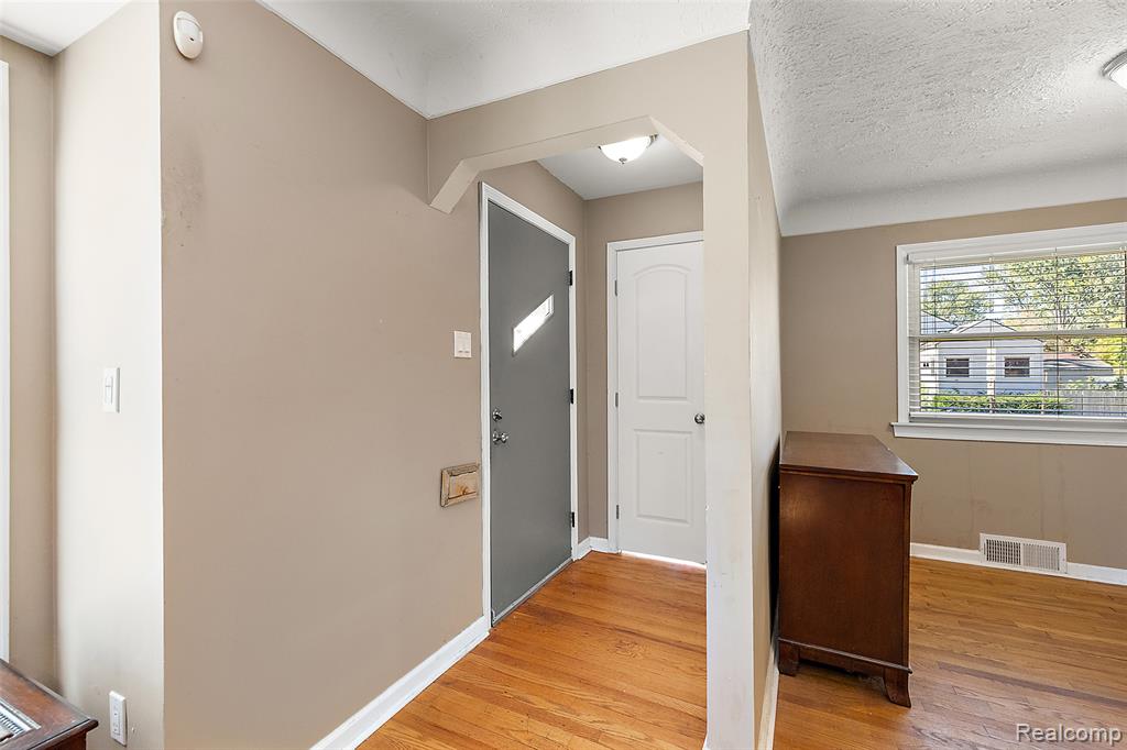505 E Meyers Avenue, Hazel Park, MI 48030 — Photo 7