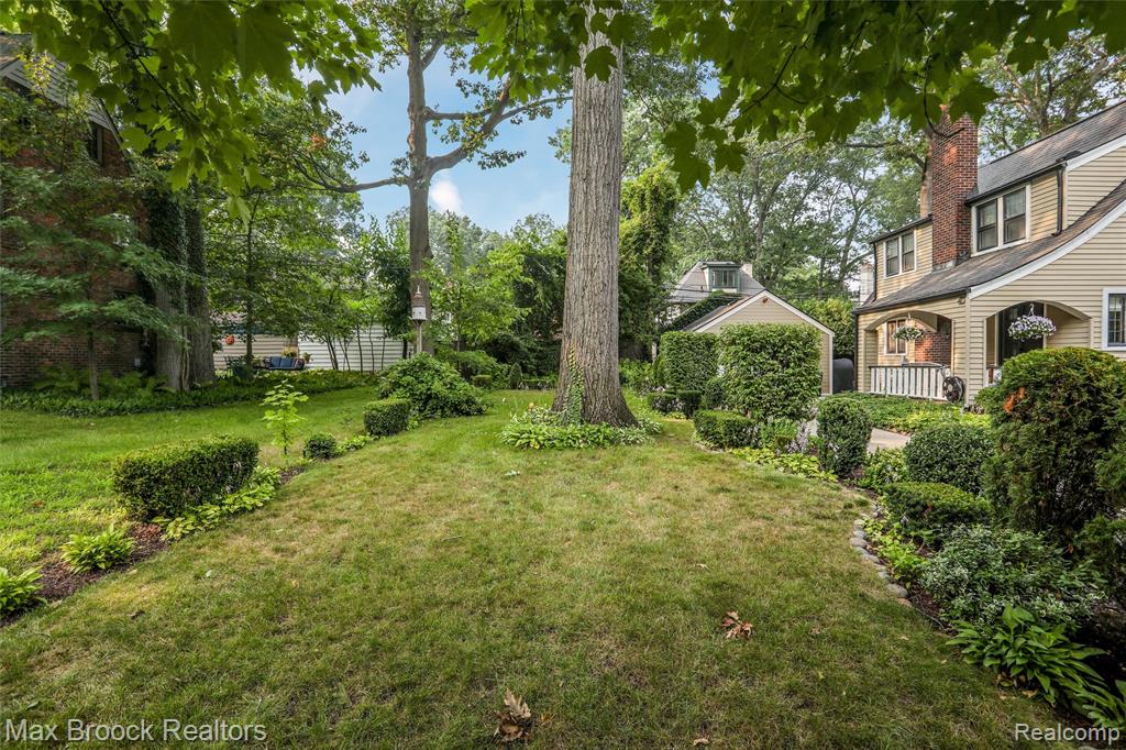 454 W Oakridge Street, Ferndale, MI 48220 — Photo 48