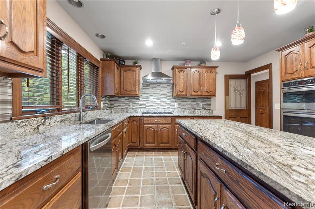 8707 VOIGT Avenue, Grosse Ile, MI 48138 — Photo 19