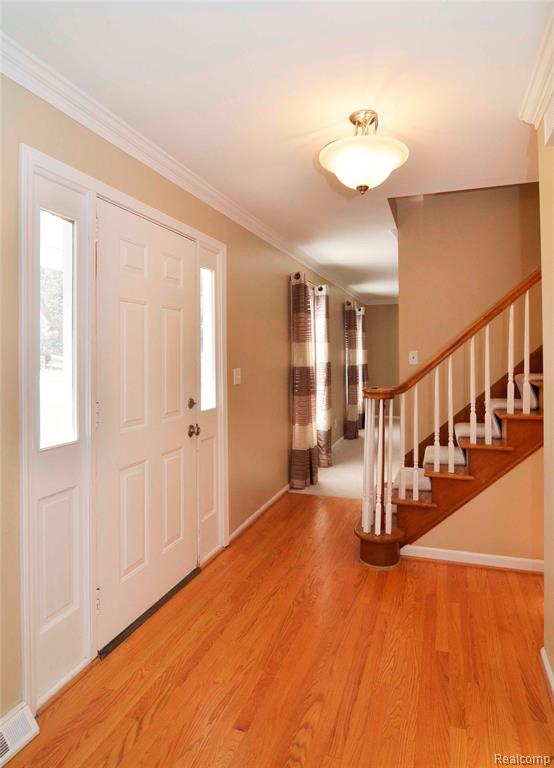 8152 Fairfield Circle, Springfield, MI — Photo 3