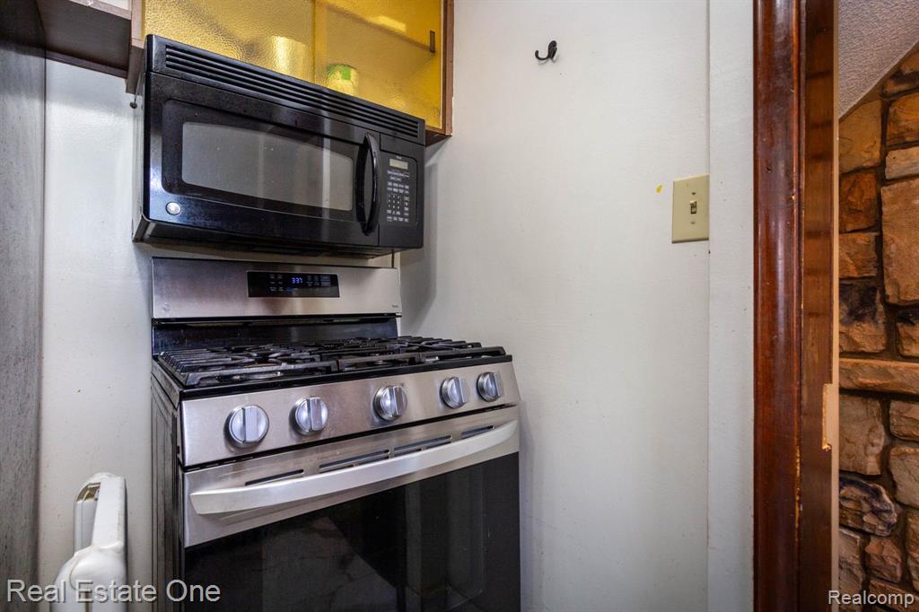 1977 Markese Avenue, Lincoln Park, MI 48146 — Photo 13