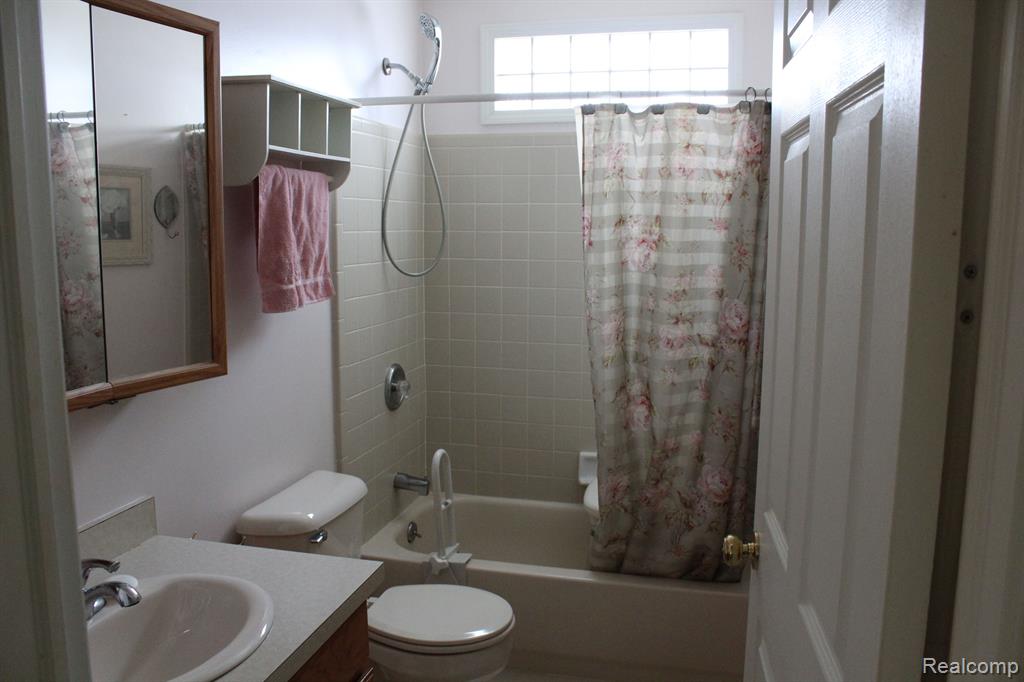 9132 COLONY PARK Drive, Ypsilanti, MI 48197 — Photo 7