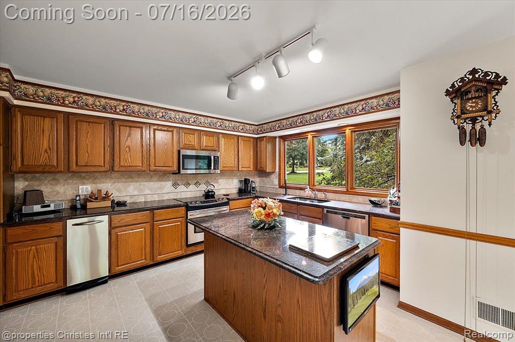 969 Whitegate Drive, Northville, MI 48167 — Photo 9