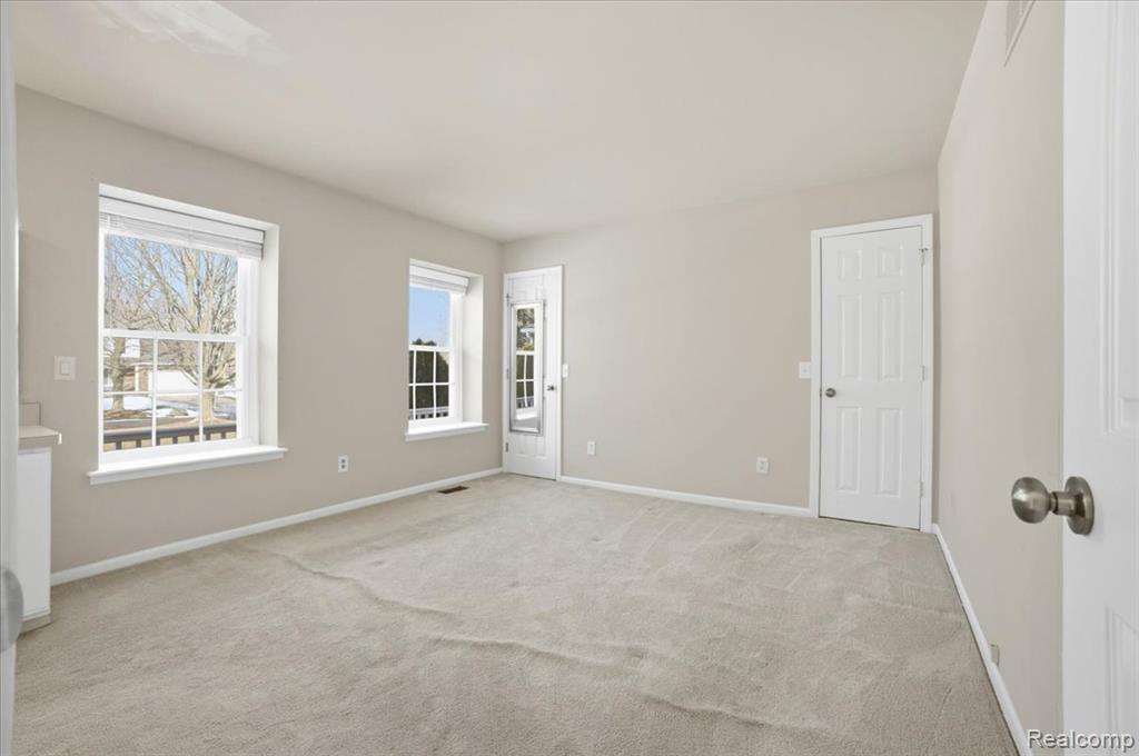 6042 Barker Avenue, Waterford, MI 48329 — Photo 16