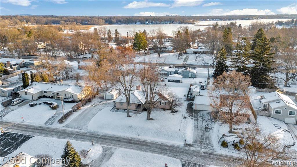 745 HOGARTH Avenue, Waterford, MI 48328 — Photo 36