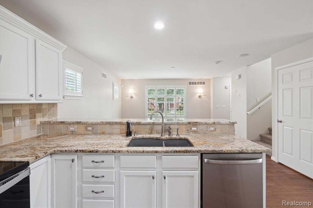 4305 ARETHA Avenue, Detroit, MI 48201 — Photo 12