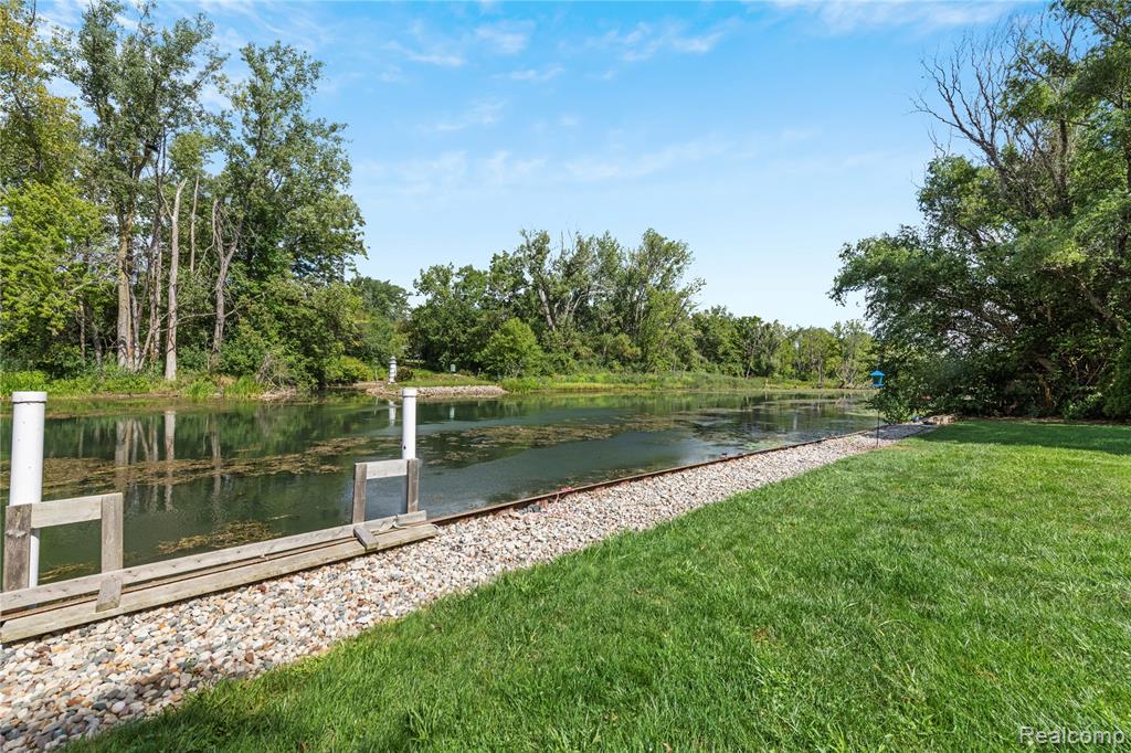9662 Waterway Drive, Grosse Ile, MI 48138 — Photo 41