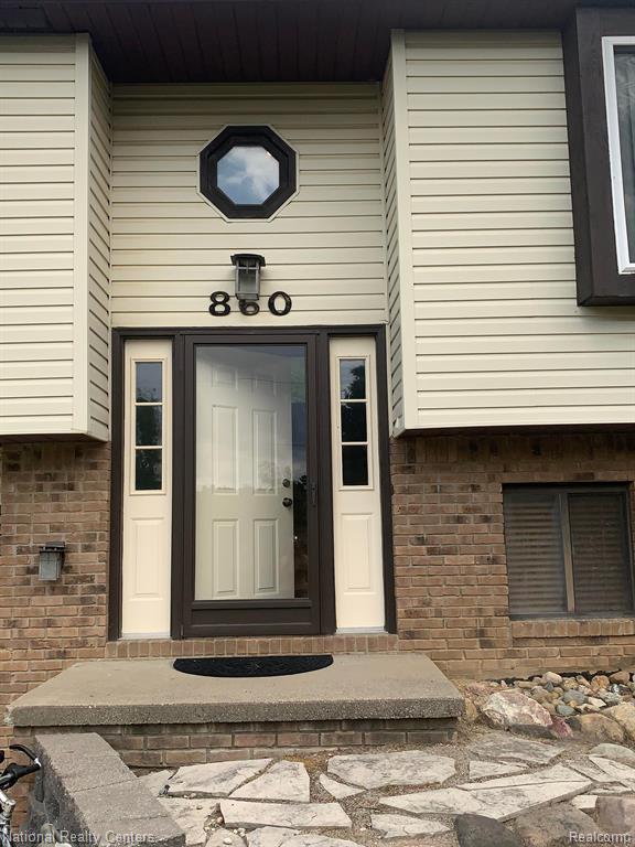 860 BALD EAGLE LAKE Road, Ortonville, MI 48462 — Photo 2