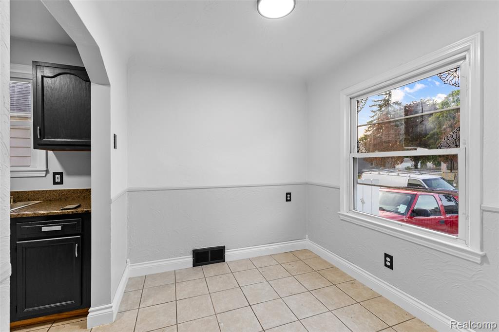 929 White Avenue, Lincoln Park, MI 48146 — Photo 8