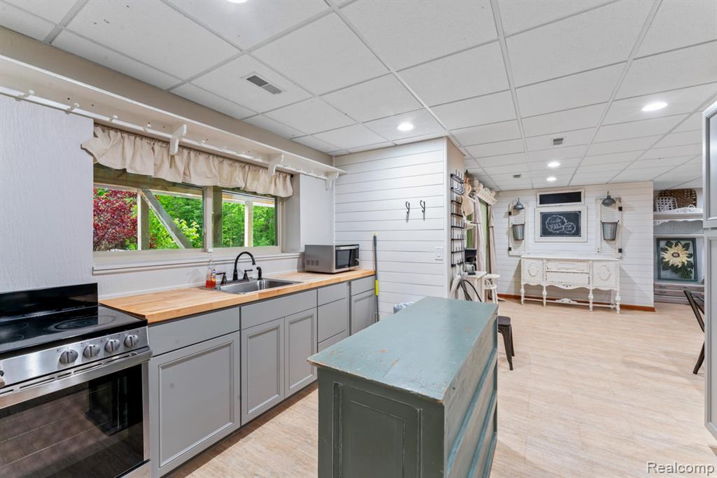 490 Rolling Oaks Drive, Howell, MI 48843 — Photo 39