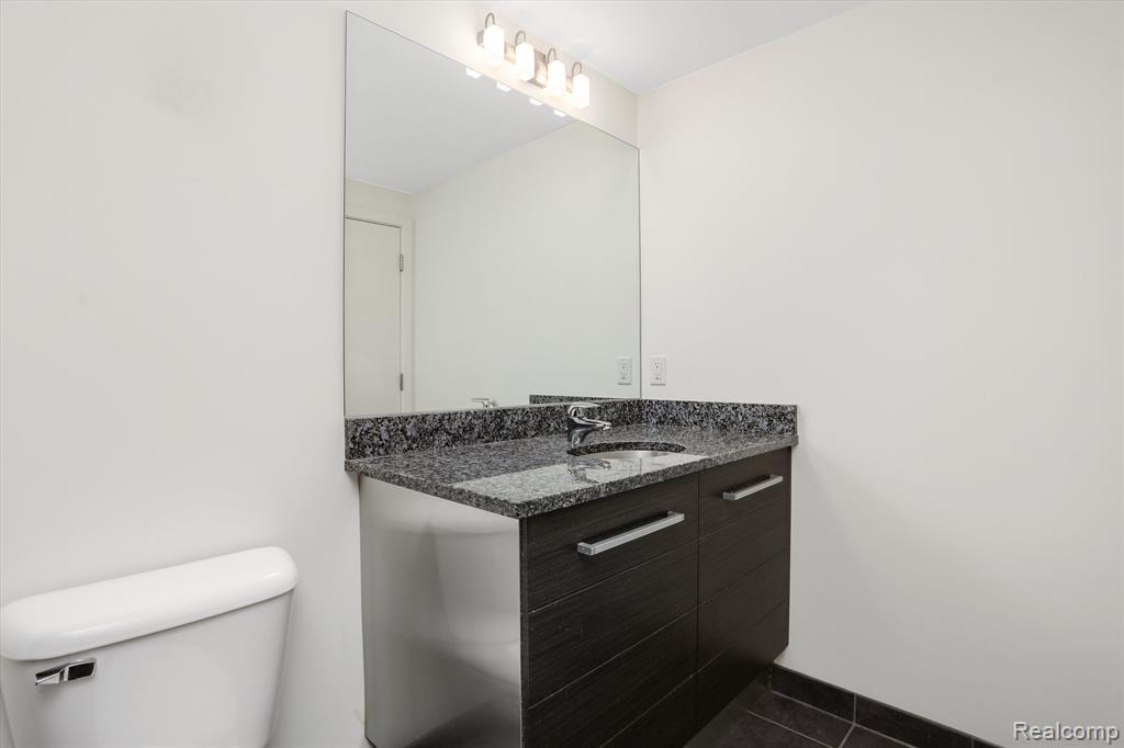 432 S WASHINGTON Avenue, 1204, Royal Oak, MI 48067 — Photo 17