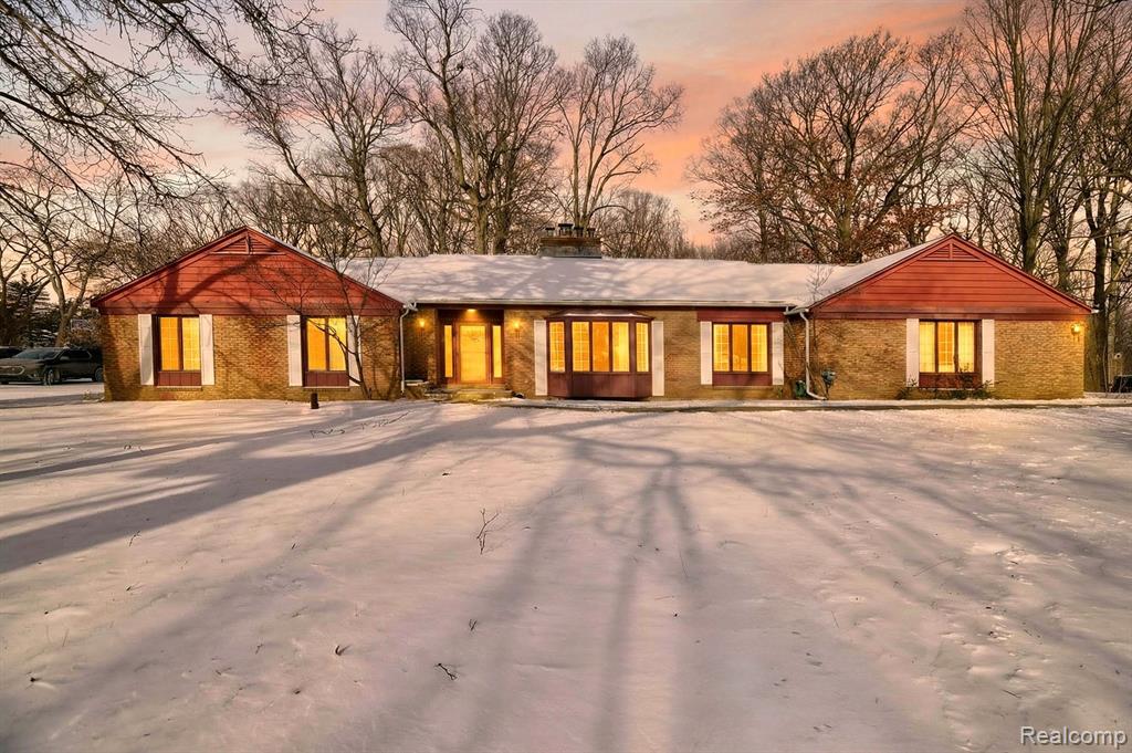 5551 Sugar Bush Lane, Flint, MI 48532 — front exterior