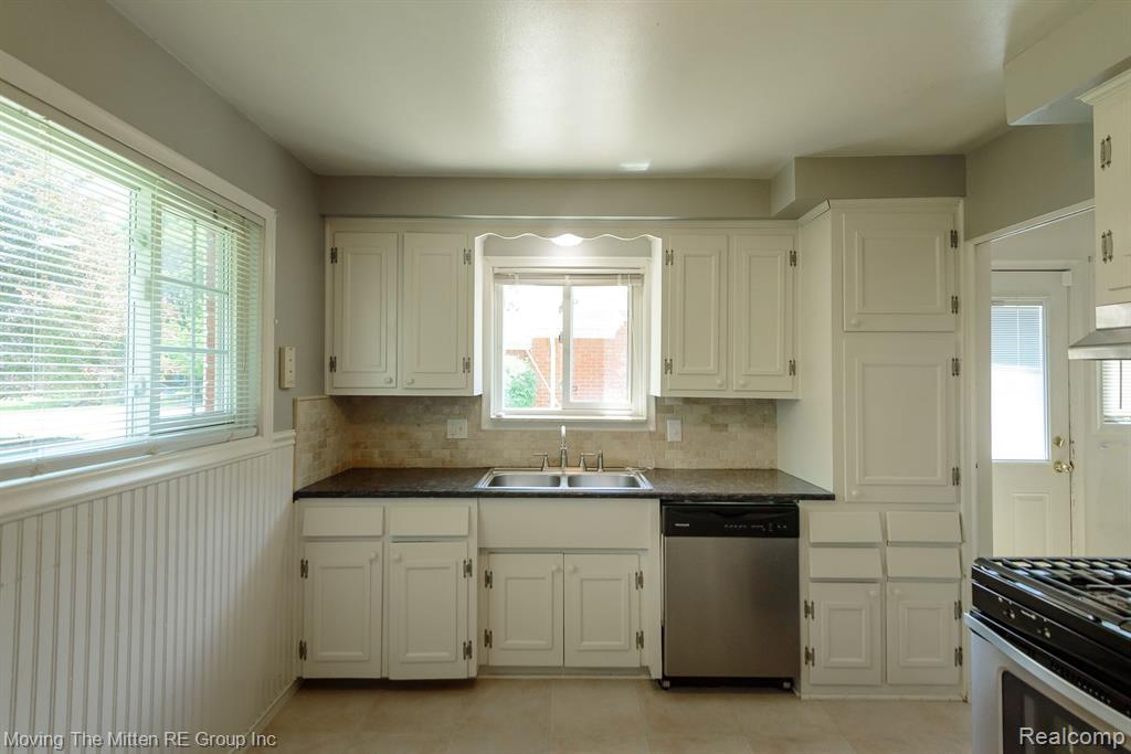 4666 ROOSEVELT Boulevard, Dearborn Heights, MI 48125 — Photo 6