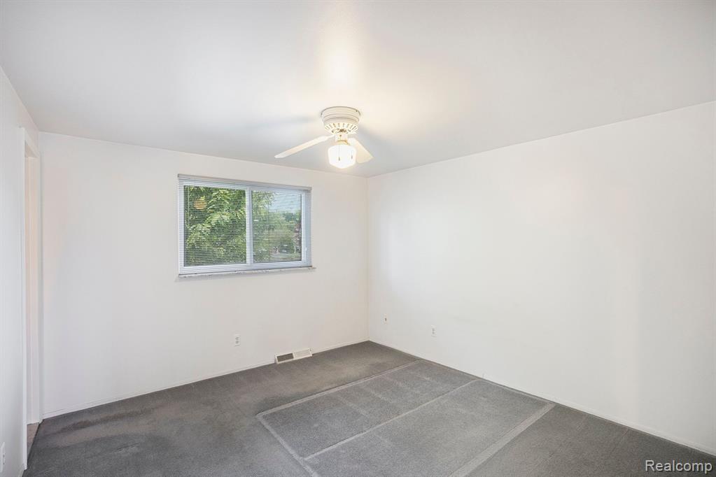 6160 BARKER Drive, Waterford, MI 48329 — Photo 9