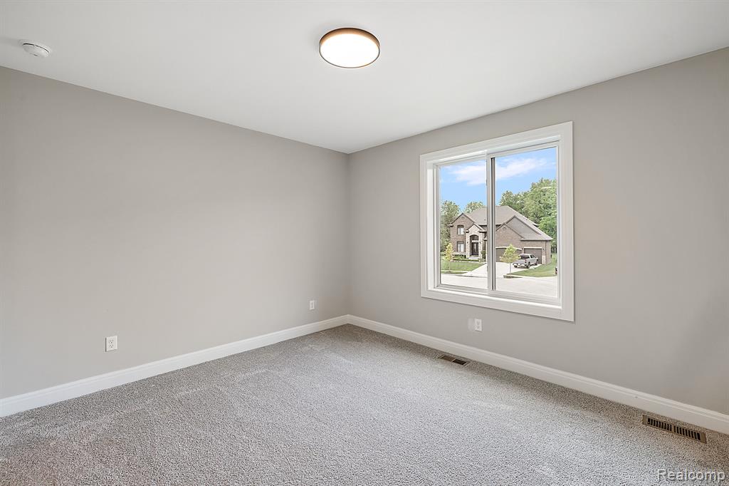55308 HANFORD Court, Utica, MI 48316 — Photo 37