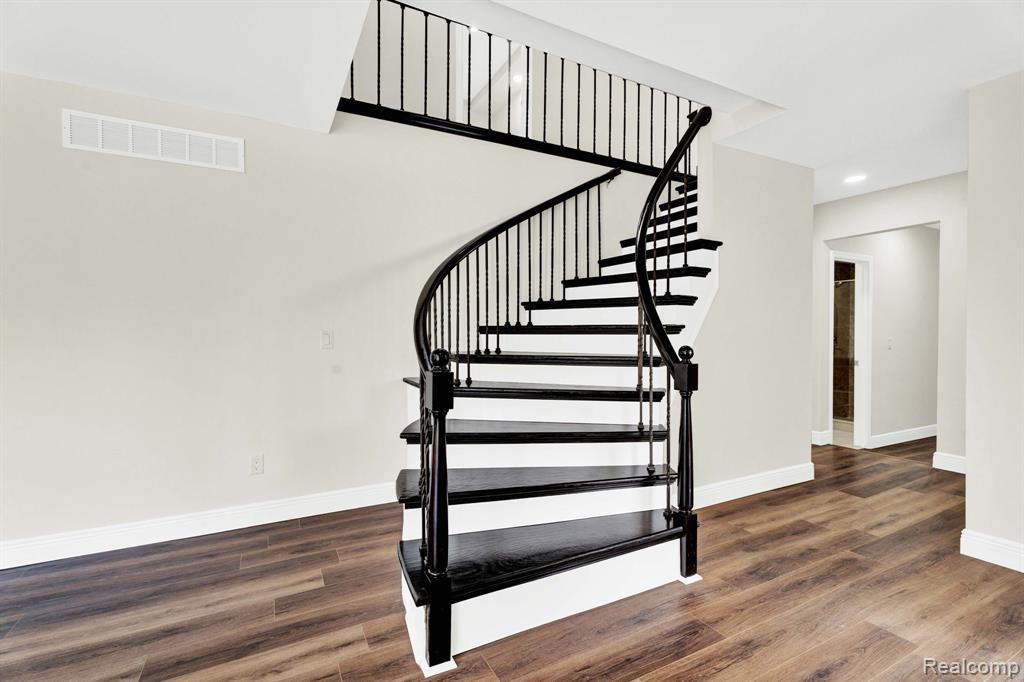 40206 Ashland Drive, Sterling Heights, MI 48313 — Photo 36