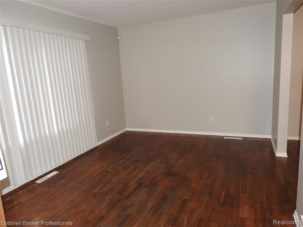 5919 Western Road, Flint, MI 48506 — Photo 8