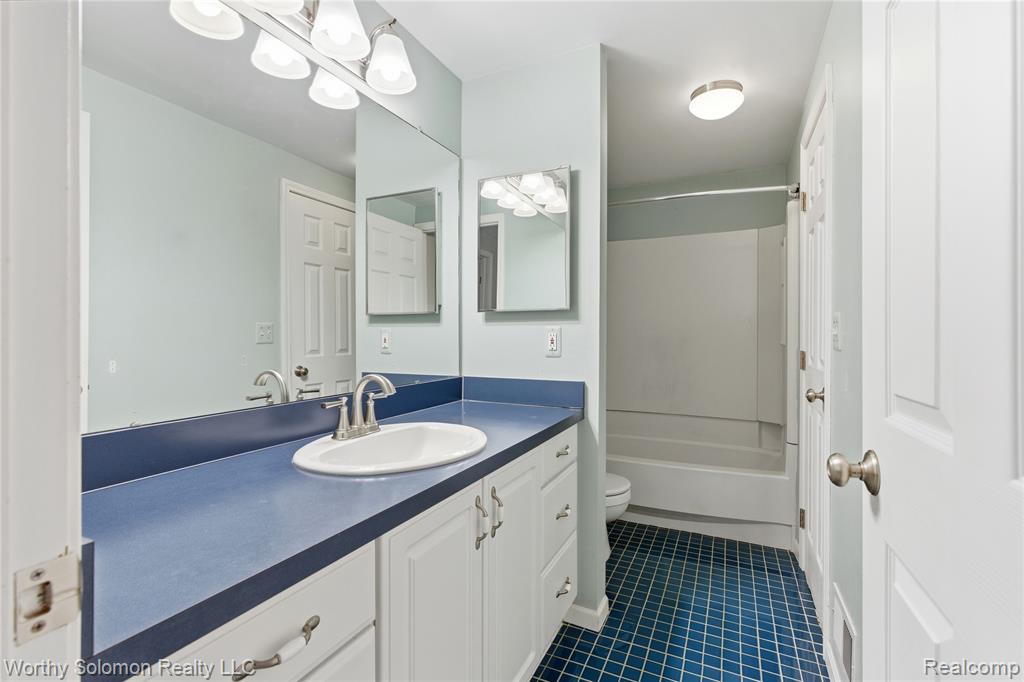 22415 Cranbrooke Drive, Novi, MI — Photo 21