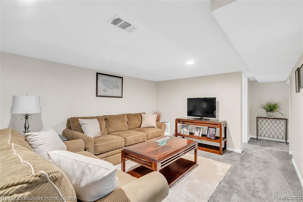 2640 Huckleberry Lane, Port Huron, MI 48060 — Photo 24
