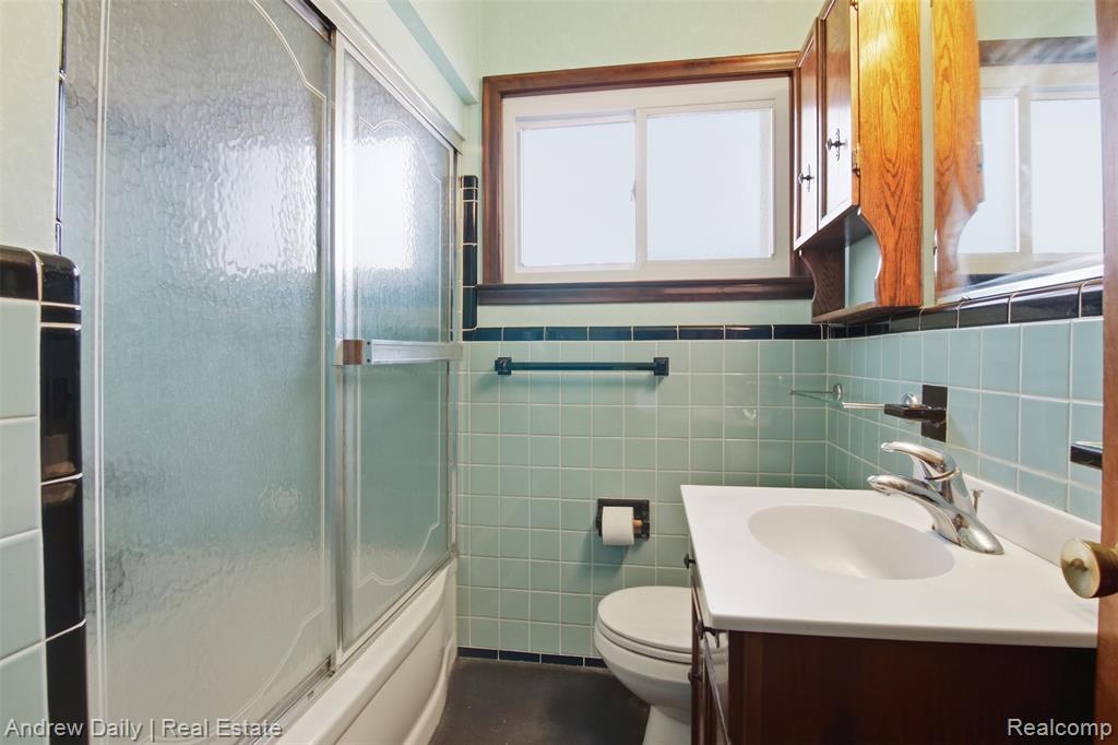 8460 Nightingale Street, Dearborn Heights, MI 48127 — Photo 12