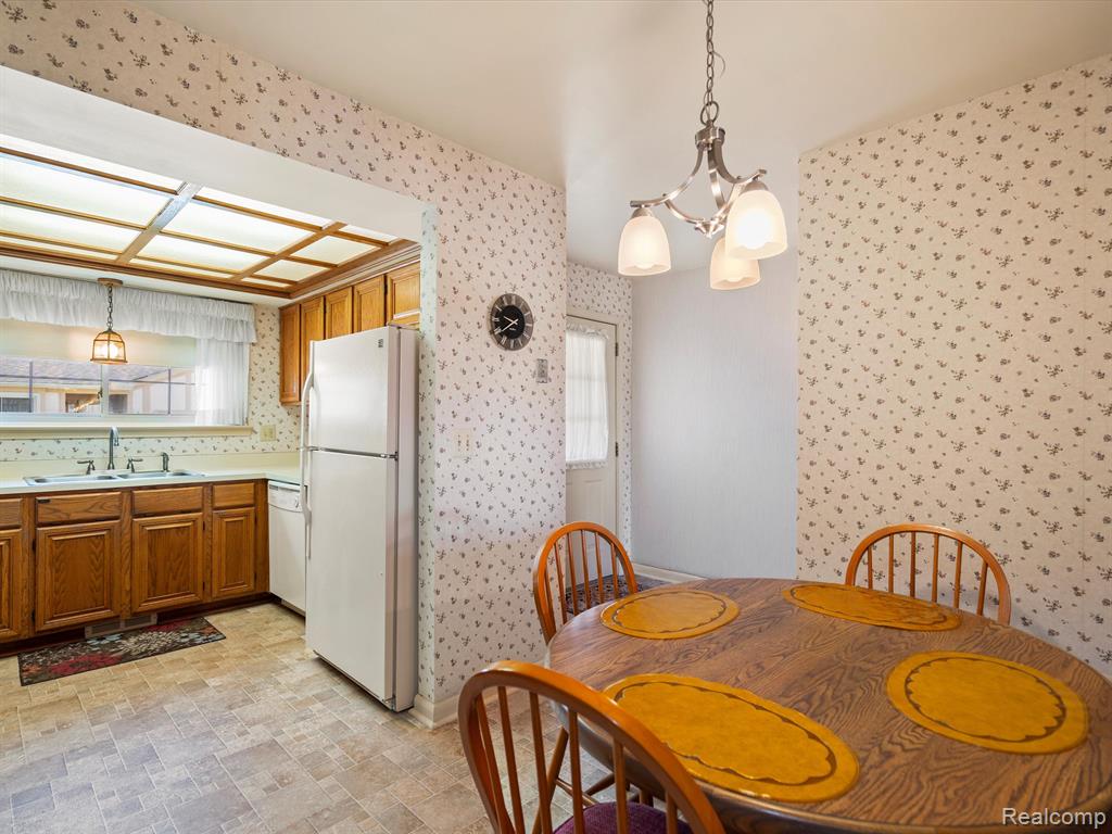 42393 WILLOW TREE Lane W, Clinton Twp, MI 48038 — Photo 16